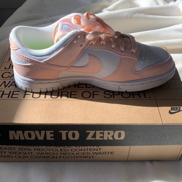 ❌❌SOLD❌❌ NWT Nike dunk low size 5.5 Women 4 in Men - Picture 2 of 5